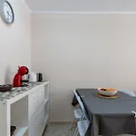 Great Location W 1 Bedroom Appartement *