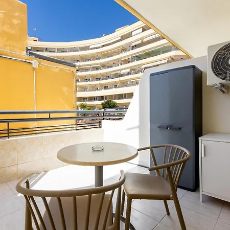 Great Location W 1 Bedroom * Адехе