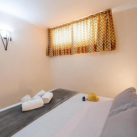 Great Location W 1 Bedroom * Адехе